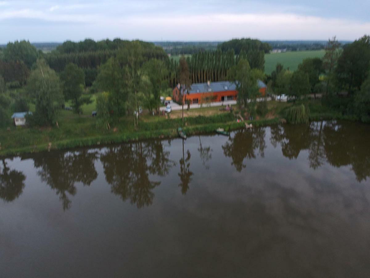 Florennes Gite Neuf 150 M2 Devant Un Grand Lac Prive De 2 Hectares Poissonneux Au Milieu Des Bois Villa Exterior photo