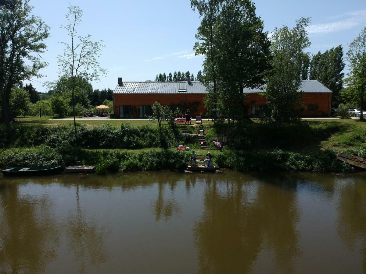 Florennes Gite Neuf 150 M2 Devant Un Grand Lac Prive De 2 Hectares Poissonneux Au Milieu Des Bois Villa Exterior photo