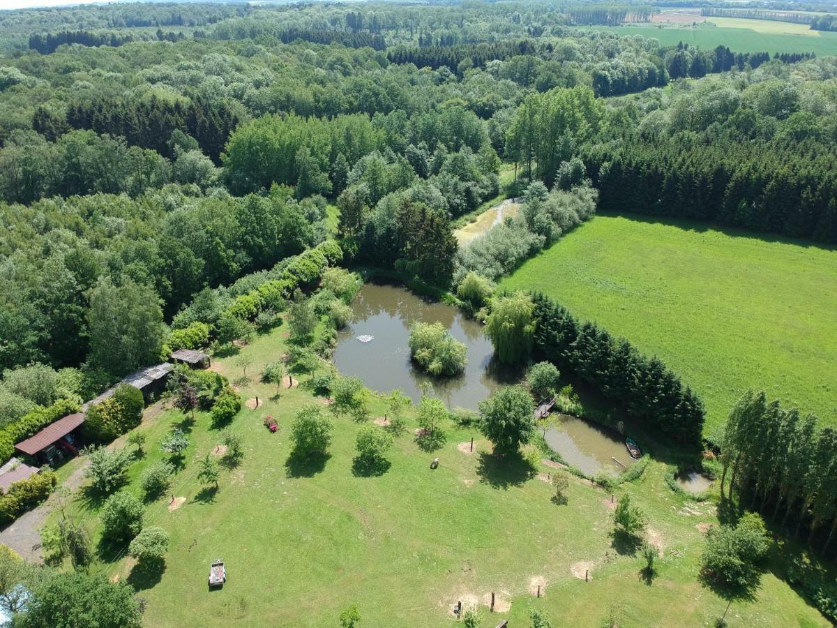 Florennes Gite Neuf 150 M2 Devant Un Grand Lac Prive De 2 Hectares Poissonneux Au Milieu Des Bois Exterior photo