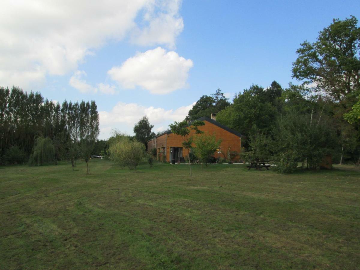 Florennes Gite Neuf 150 M2 Devant Un Grand Lac Prive De 2 Hectares Poissonneux Au Milieu Des Bois Exterior photo